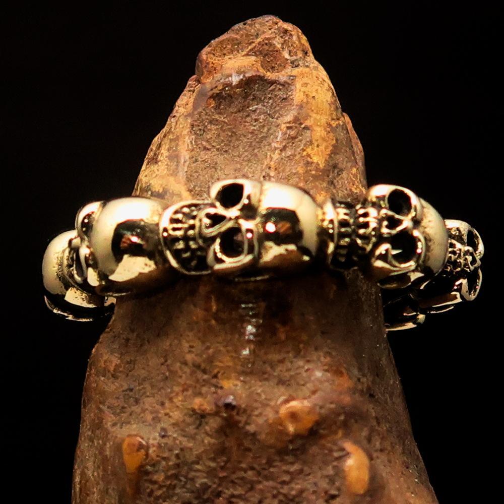 Excellent Mens Brass Biker Band Costume Ring 6 Skulls around the Finger