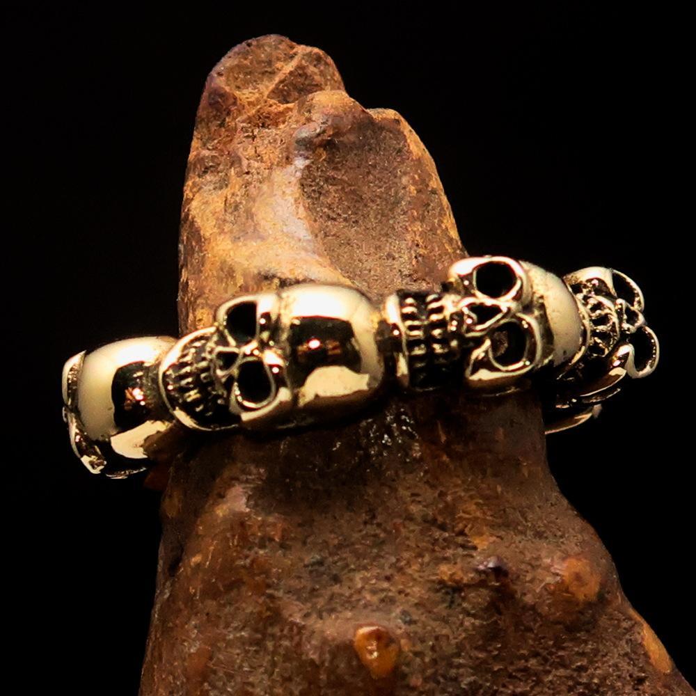 Excellent Mens Brass Biker Band Costume Ring 6 Skulls around the Finger