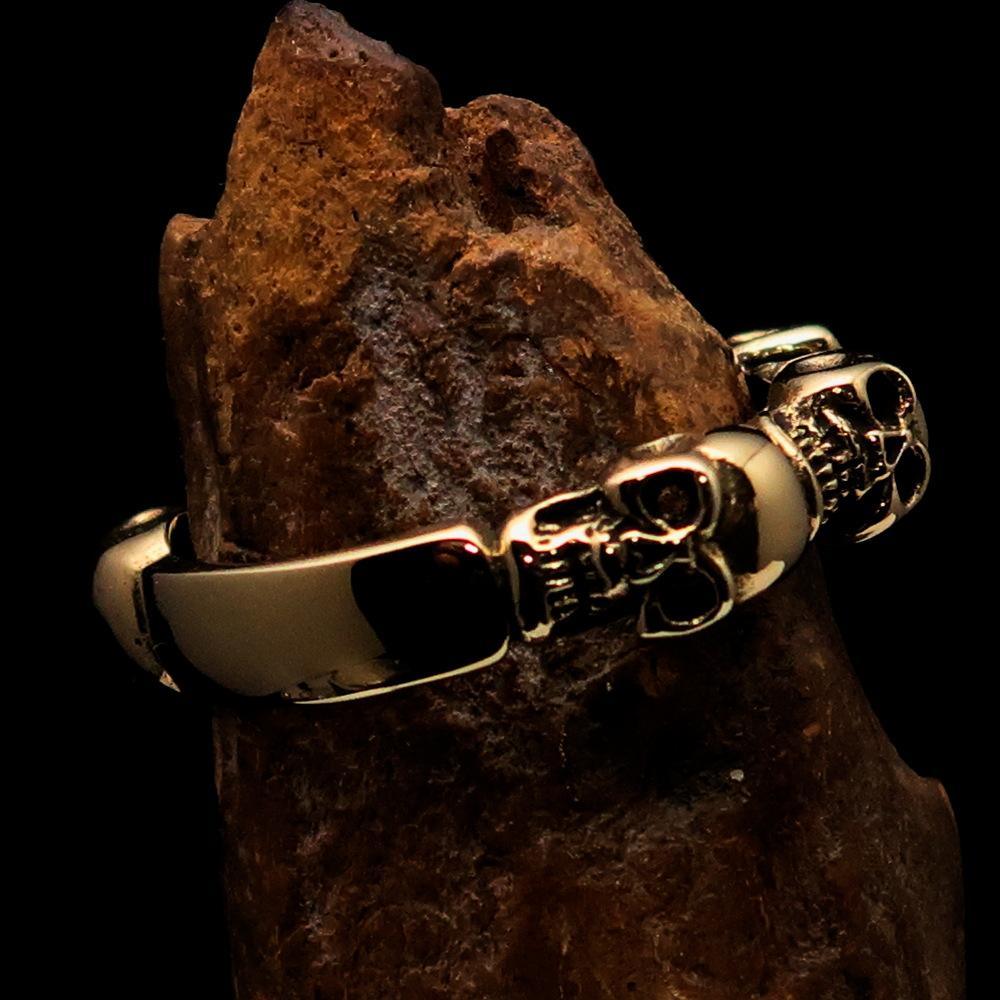 Excellent Mens Brass Biker Band Costume Ring 6 Skulls around the Finger