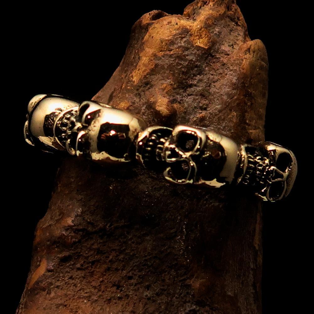 Excellent Mens Brass Biker Band Costume Ring 6 Skulls around the Finger
